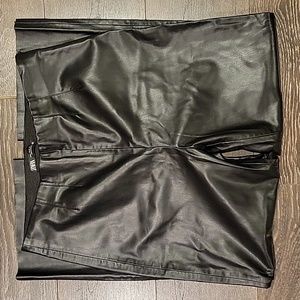 ❤️ ZARA VEGAN LEATHER BLACK HIGH RISE CROP FLARE PANTS, XL